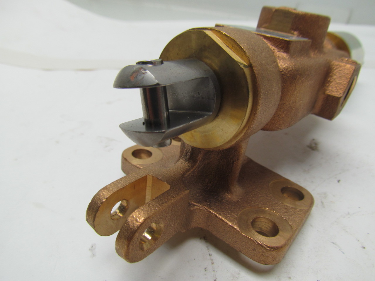 Parker M06224640 4way spring return foot operated manual air valve 1/4