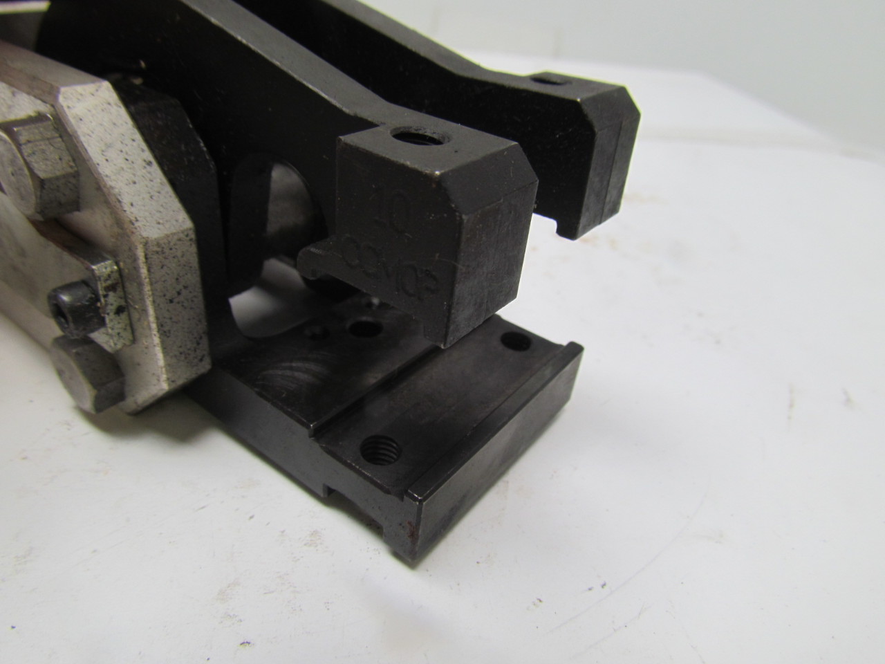 Destaco 84A3110000000 CAM Type Gripper 333Lbs Grip Force Opening Angle