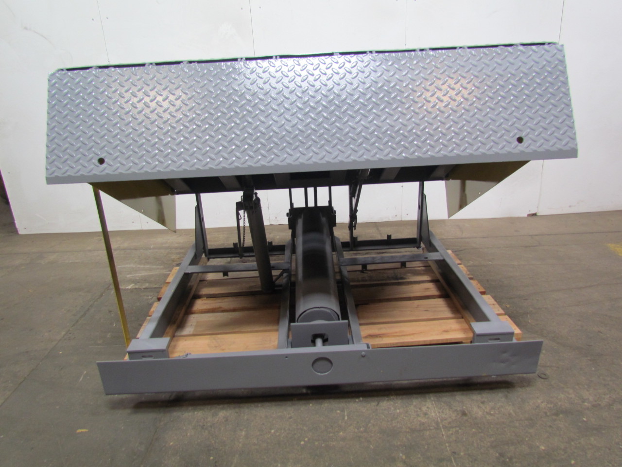 Kelly 60" Wide x 57" Dock Leveler Fresh Paint Mechanical Type