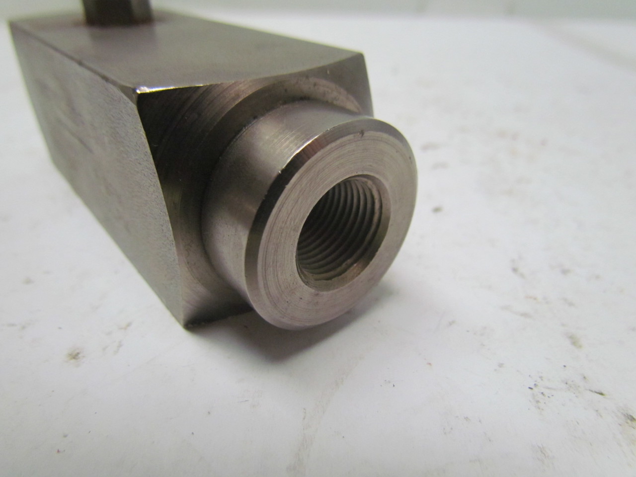 Parker PC K600S30GK Pressure compensated flow control hydraulic valve