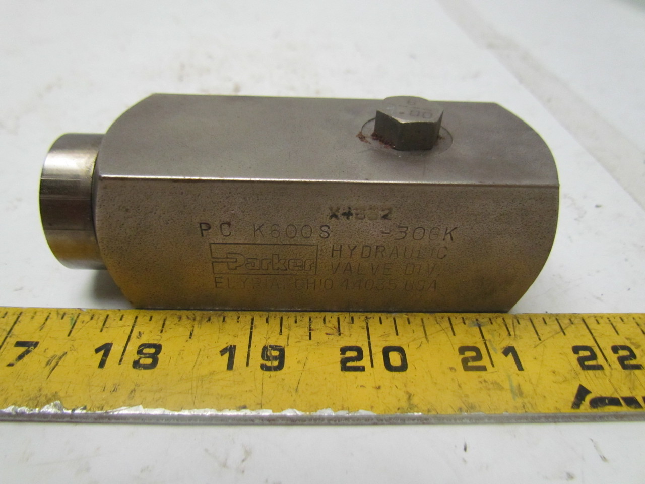 Parker PC K600S30GK Pressure compensated flow control hydraulic valve