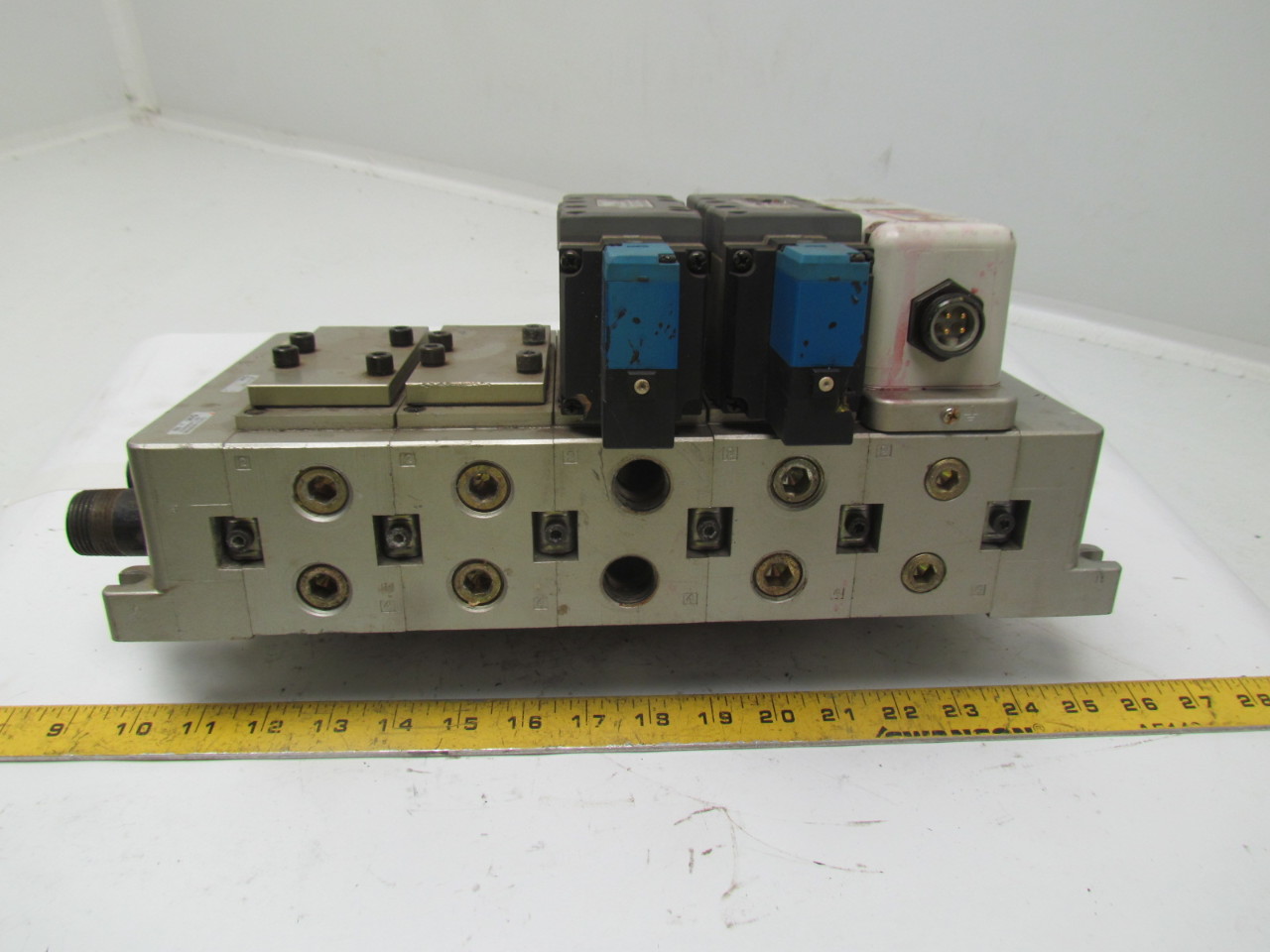 SMC VV82504SSUQW0 Pneumatic Valve Manifold Block Assembly 5 Station