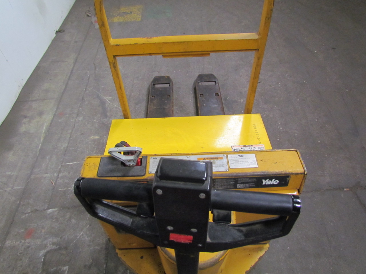 Yale MPW060LCN24T2748 6000 Electric Pallet Jack 9" Lift Ht 47 " Forks