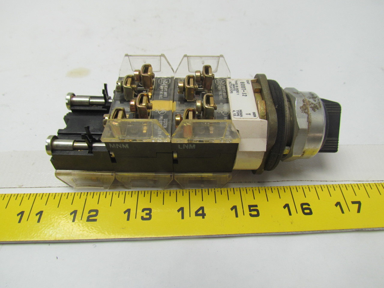 Allen Bradley 800T-J2 3 Pos. Selector switch maintained w/4 800T-XA&(1