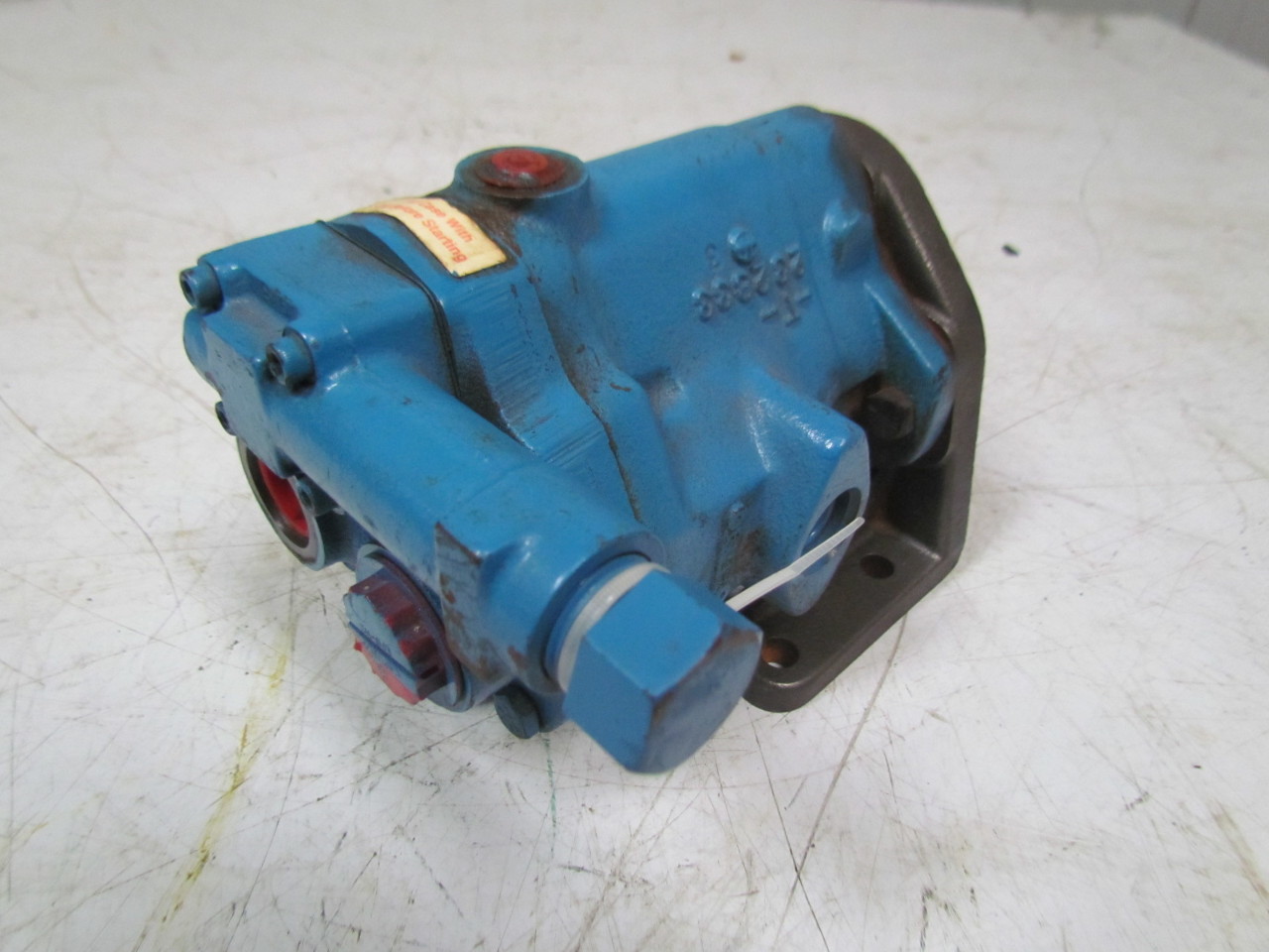 Vickers PVB5FRSY21CM11 Hydraulic pump variable displacement clockwise