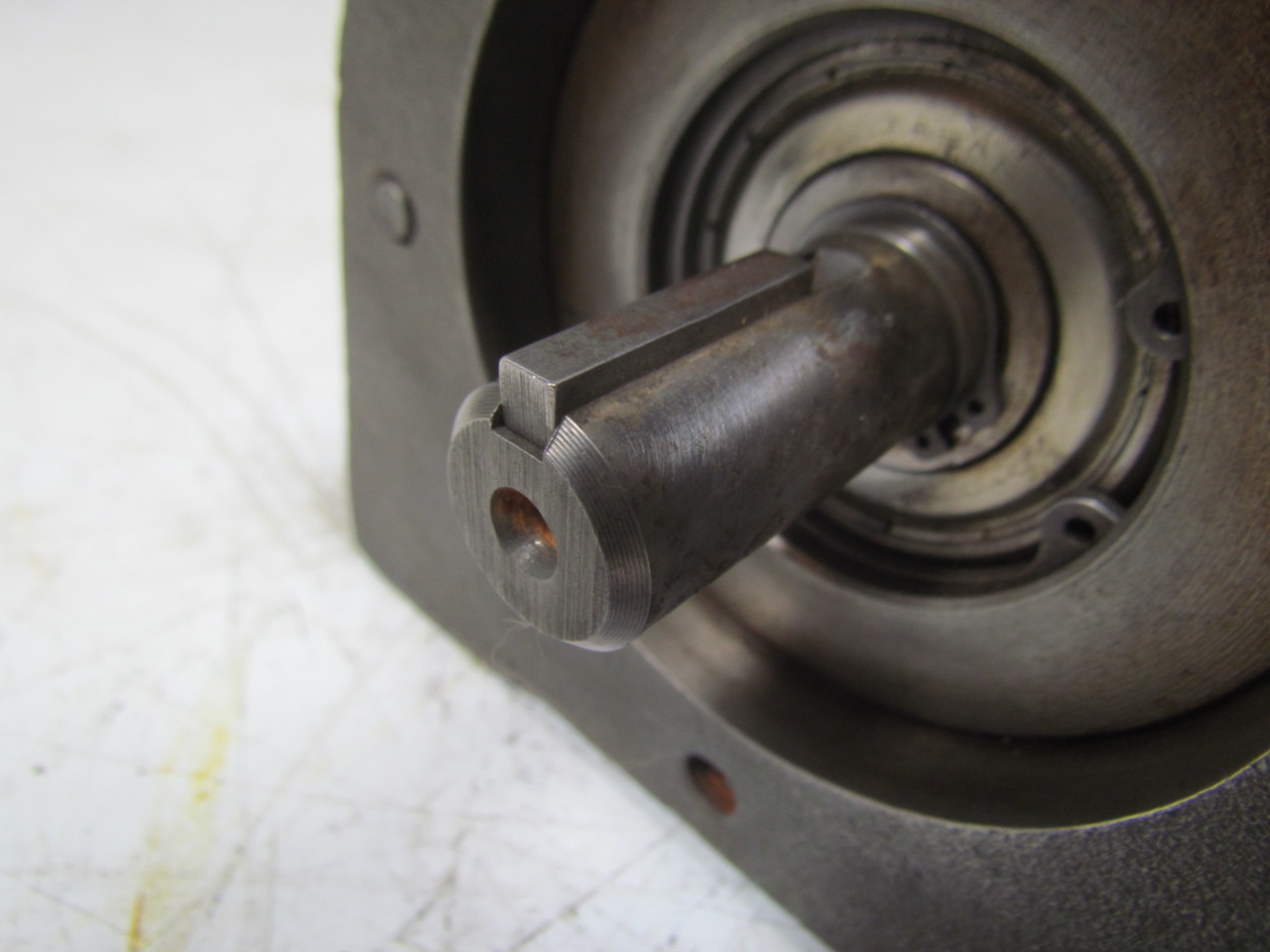 Vickers PVB5FRSY21CM11 Hydraulic pump variable displacement clockwise