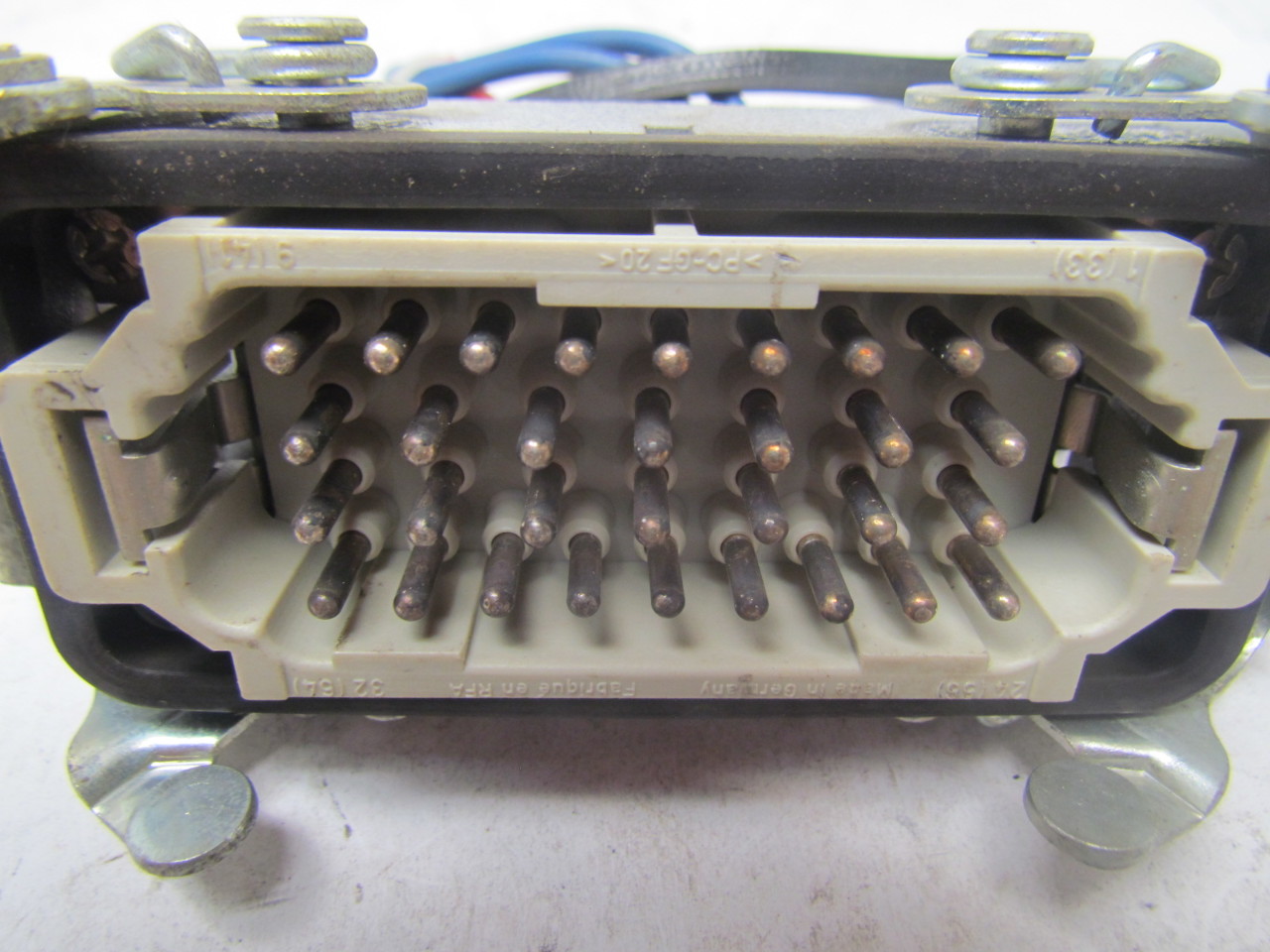 Harting Han Bulkhead mount 32 pin male double locking lever connector