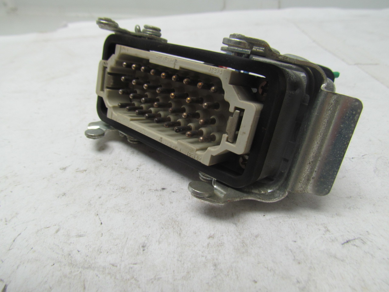 Harting Han Bulkhead mount 32 pin male double locking lever connector