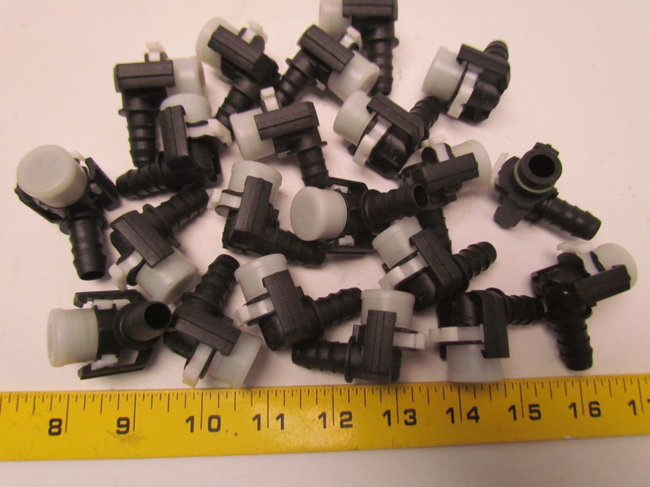 International navistar 3533425C3 Fuel line fitting RV diesel truck lot