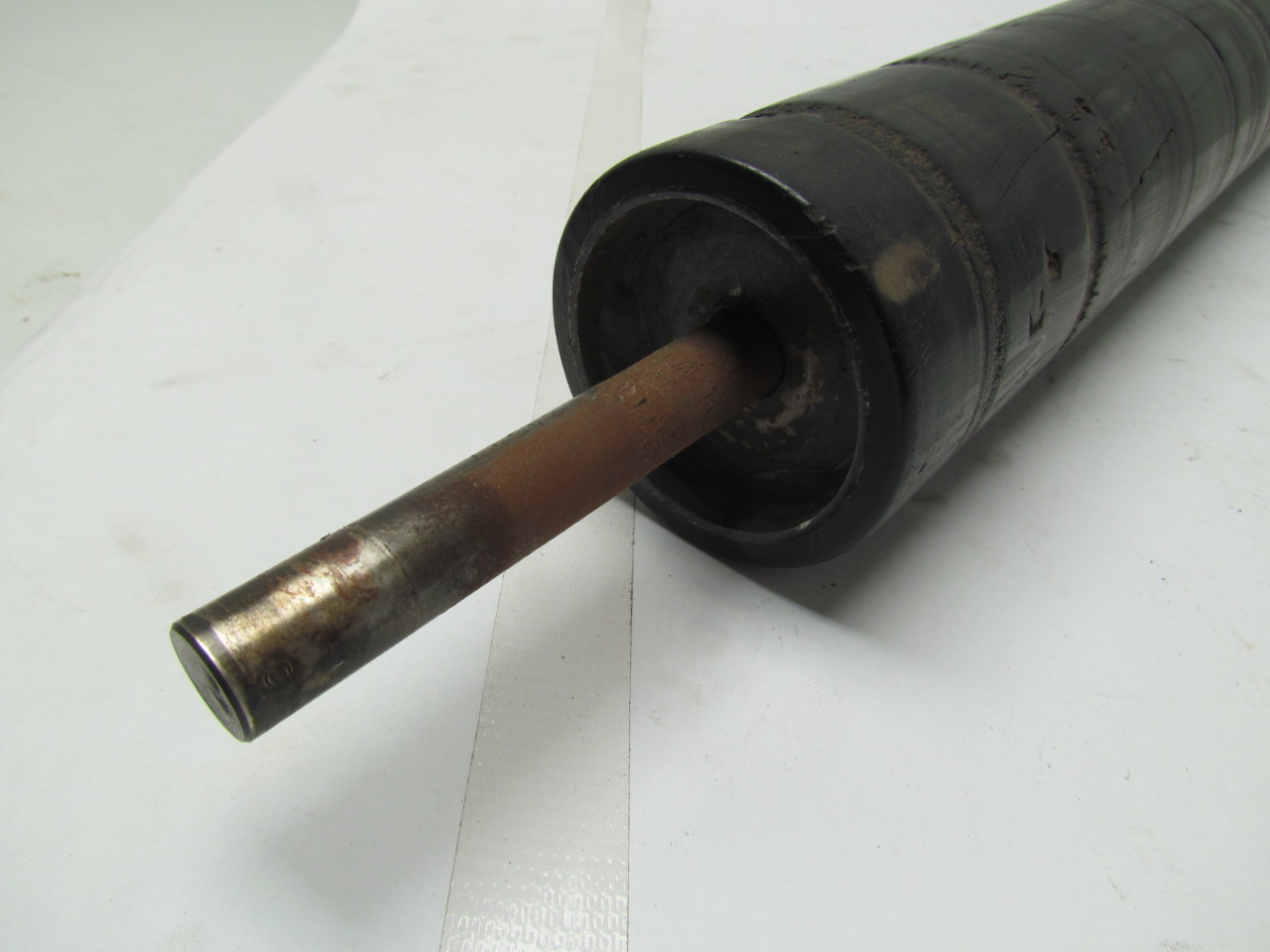 Hard Black rubber Idler conveyor pulley roller 24"x5/8"shaft 16"x3