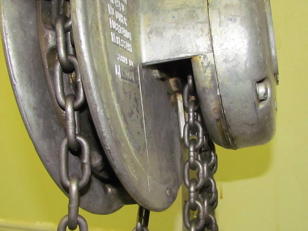 1/2 Ton CM Cyclone Manual Chain Fall Hoist 7' 6" of Lift 1000 lb