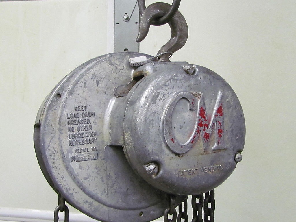 1/2 Ton CM Cyclone Manual Chain Fall Hoist 7' 6" of Lift 1000 lb
