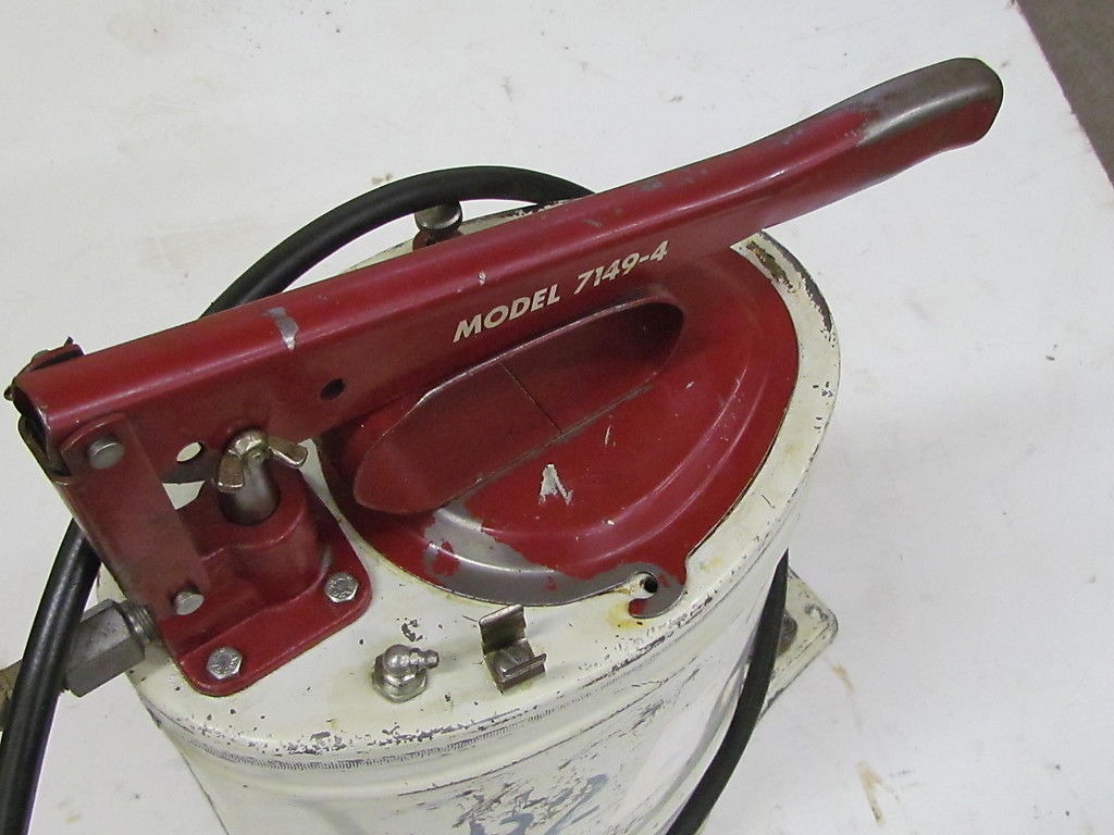 Alemite 02571494 MultiPressure Manual Grease & Oil Pump 25005000