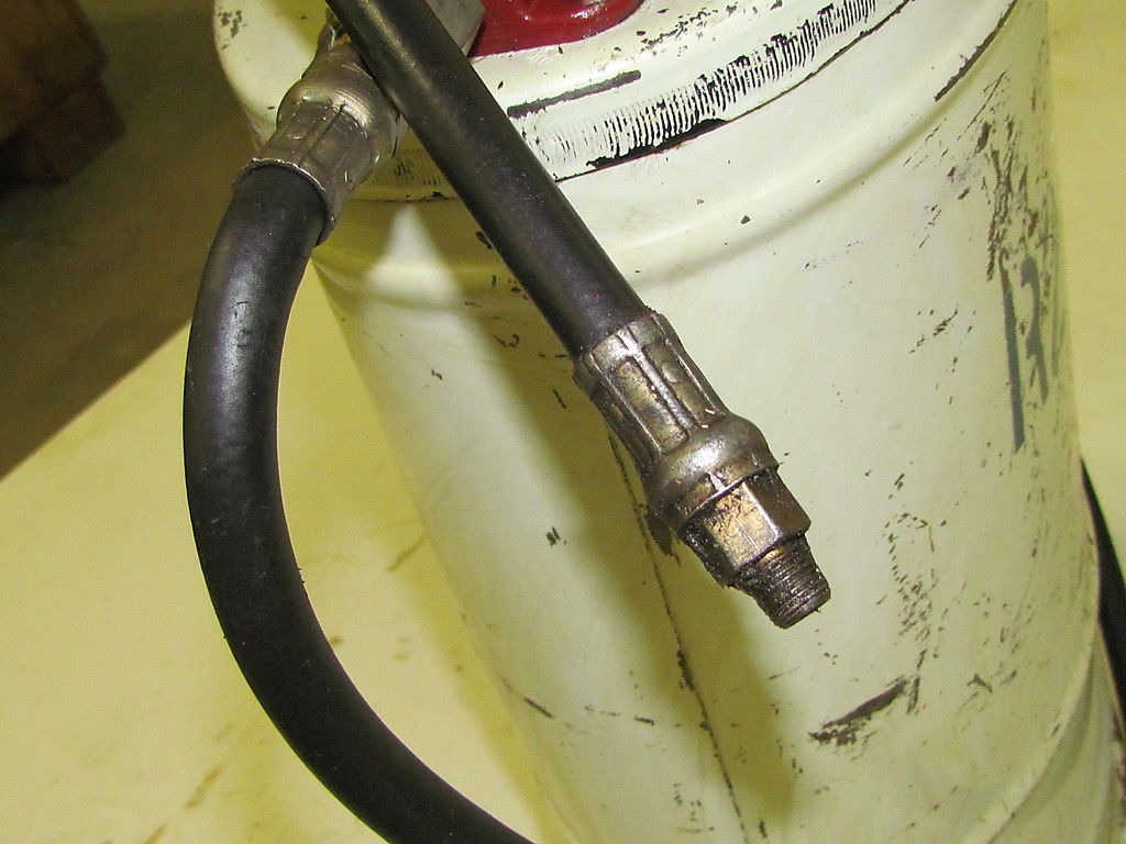 Alemite 02571494 MultiPressure Manual Grease & Oil Pump 25005000