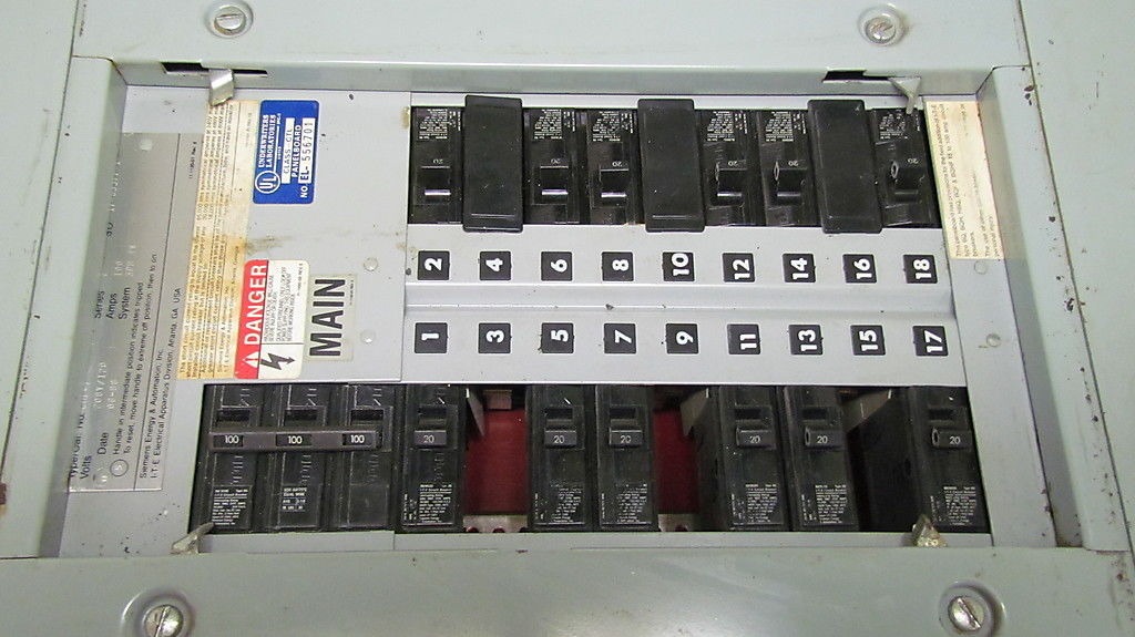 Siemens CDP7 ITE Panelboard 208Y/120Volt 100Amp Main Breaker 3PH 4W