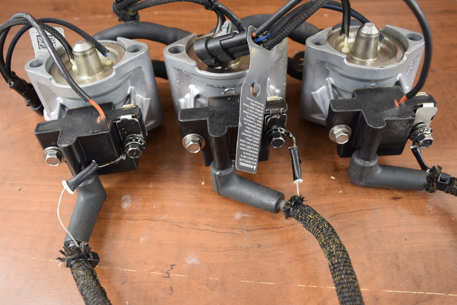 Johnson Evinrude Fuel Injector Assemby & Ignition Coils 5006220 200407