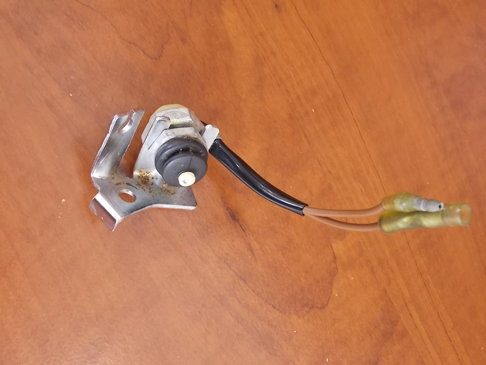 Yamaha Neutral Switch 19841997 9.9 15 25 30 40 HP 689825400100