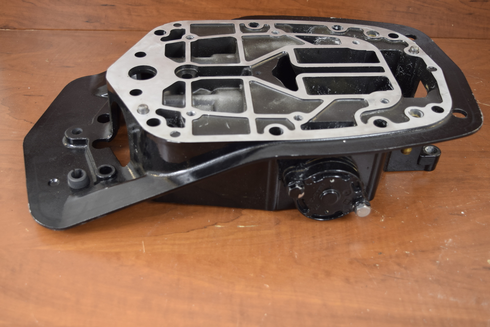 Mercury & Mariner Exhaust Plate Assembly 832935A1 19942001 200 225 250