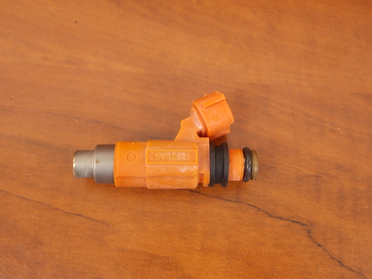 Johnson Evinrude Suzuki Fuel Injector 1571065D00 20012010 90 100 115