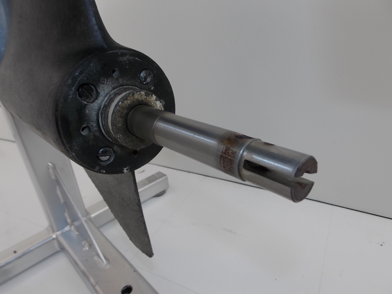 OMC Cobra Sterndrive Electric Shift Lower Unit 19731977 100 245 HP