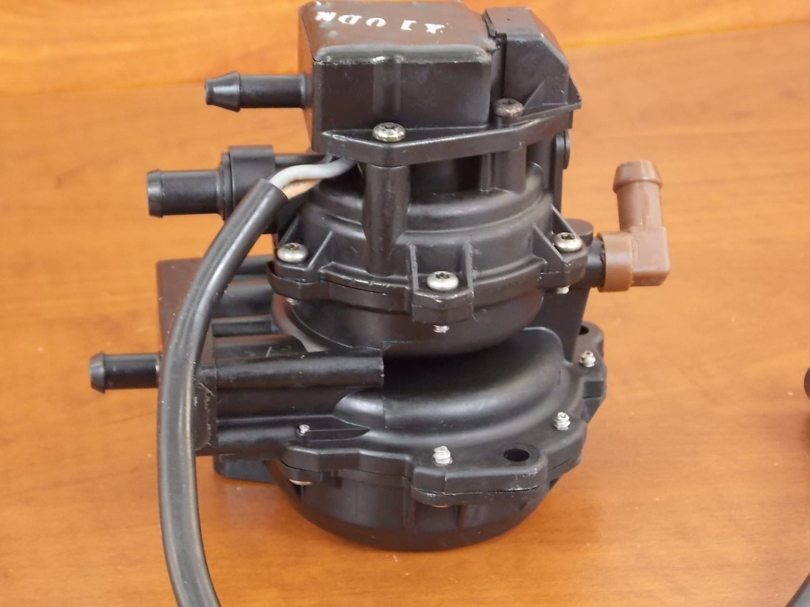 Johnson Evinrude 3 Wire VRO Pump 19861990 60225 HP 174304 / 174566