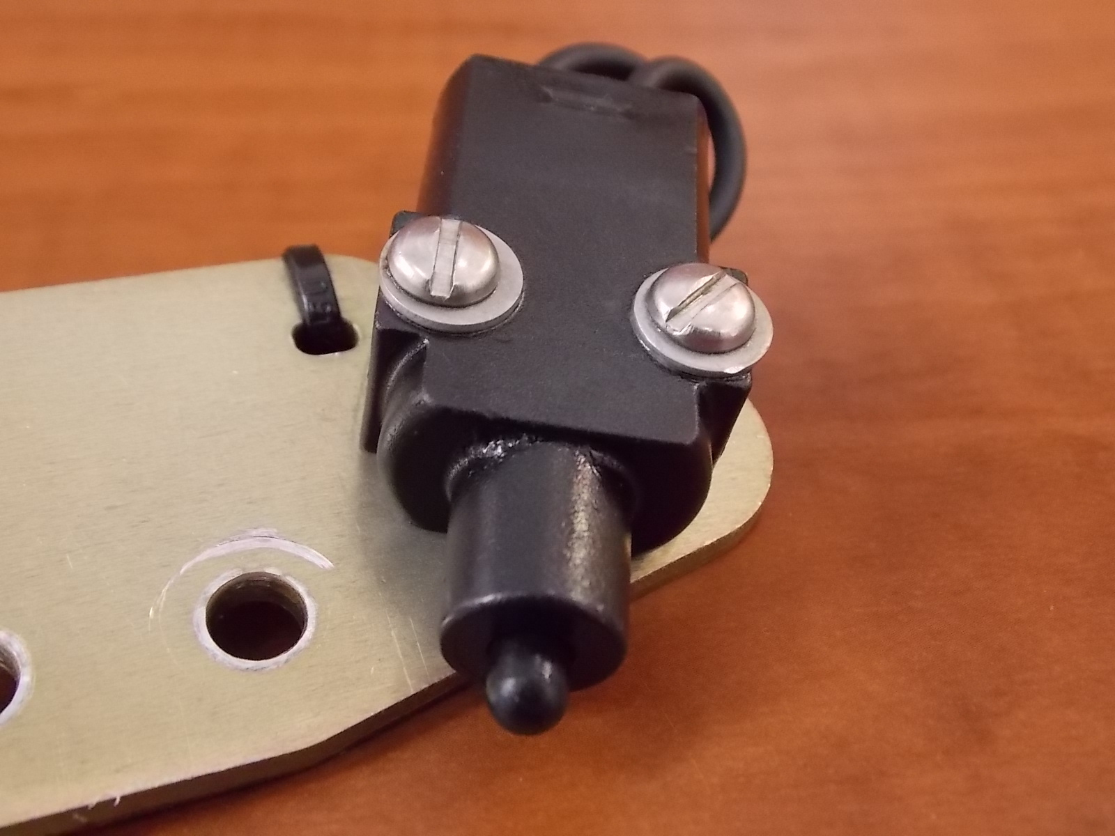 Johnson Evinrude ETEC Neutral Switch and Bracket20042015 15200 HP