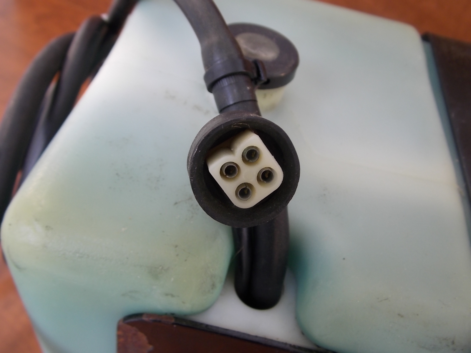 Yamaha Oil Tank w/ Oil Feed Pump 10.5L 19842015 115250 HP 6E5217330200