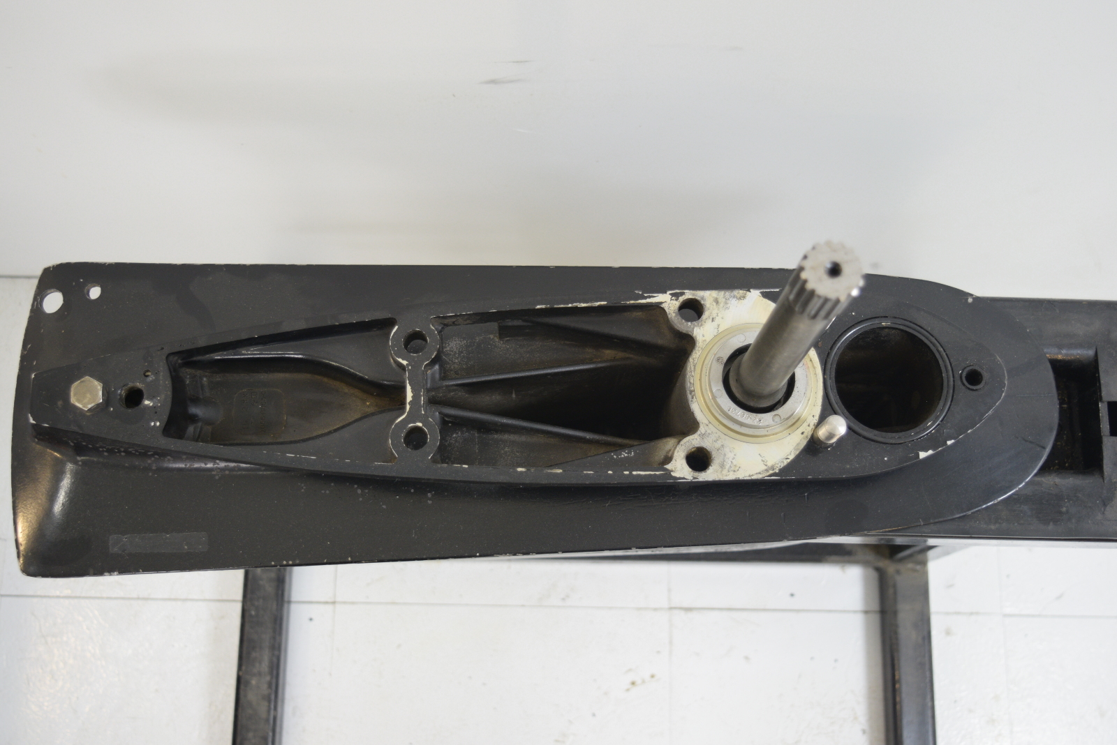 Mercury Bravo One 1 Lower Unit Outdrive Casting 16568865C Opened