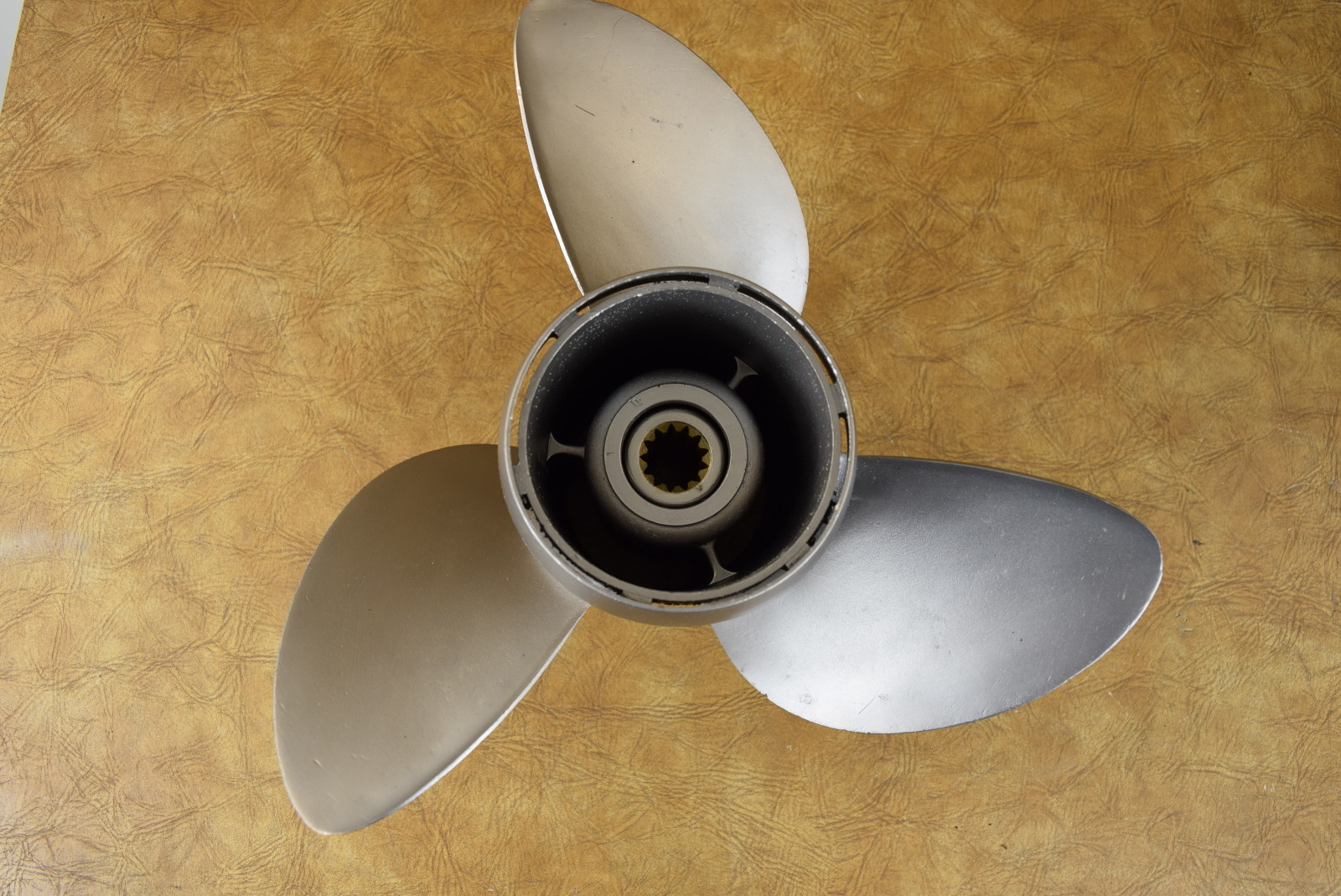 Johnson Evinrude OMC Stainless Steel Propeller 13 x 18 3 Blade 13 Splines