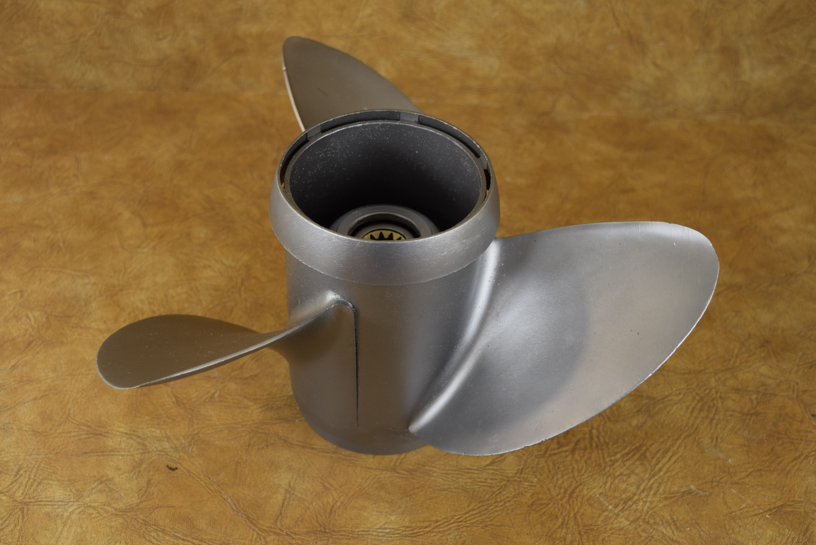 Johnson Evinrude OMC Stainless Steel Propeller 13 x 18 3 Blade 13 Splines