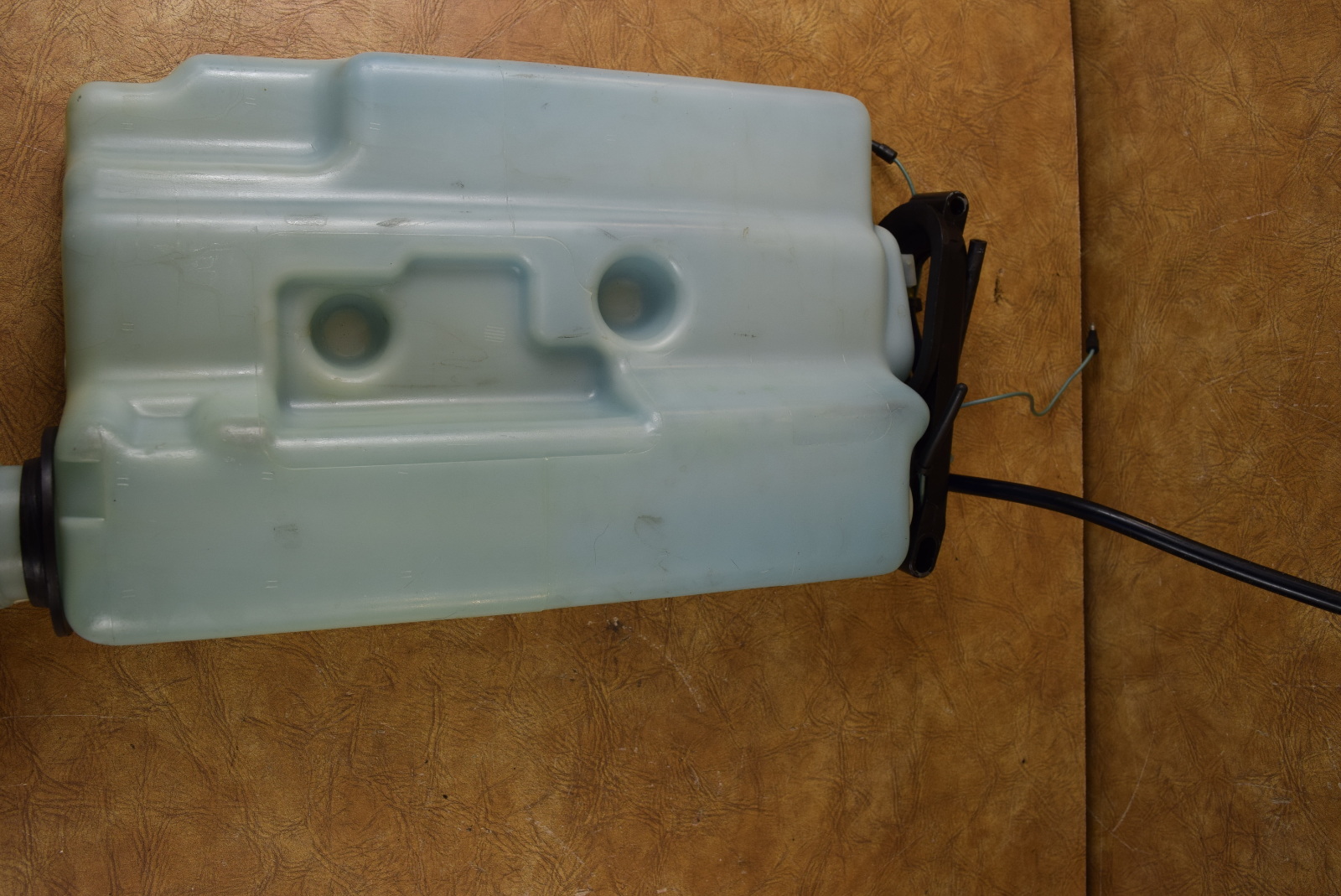 Mercury & Mariner Oil Tank 8628A5 8628A7 19881993 100 115 HP