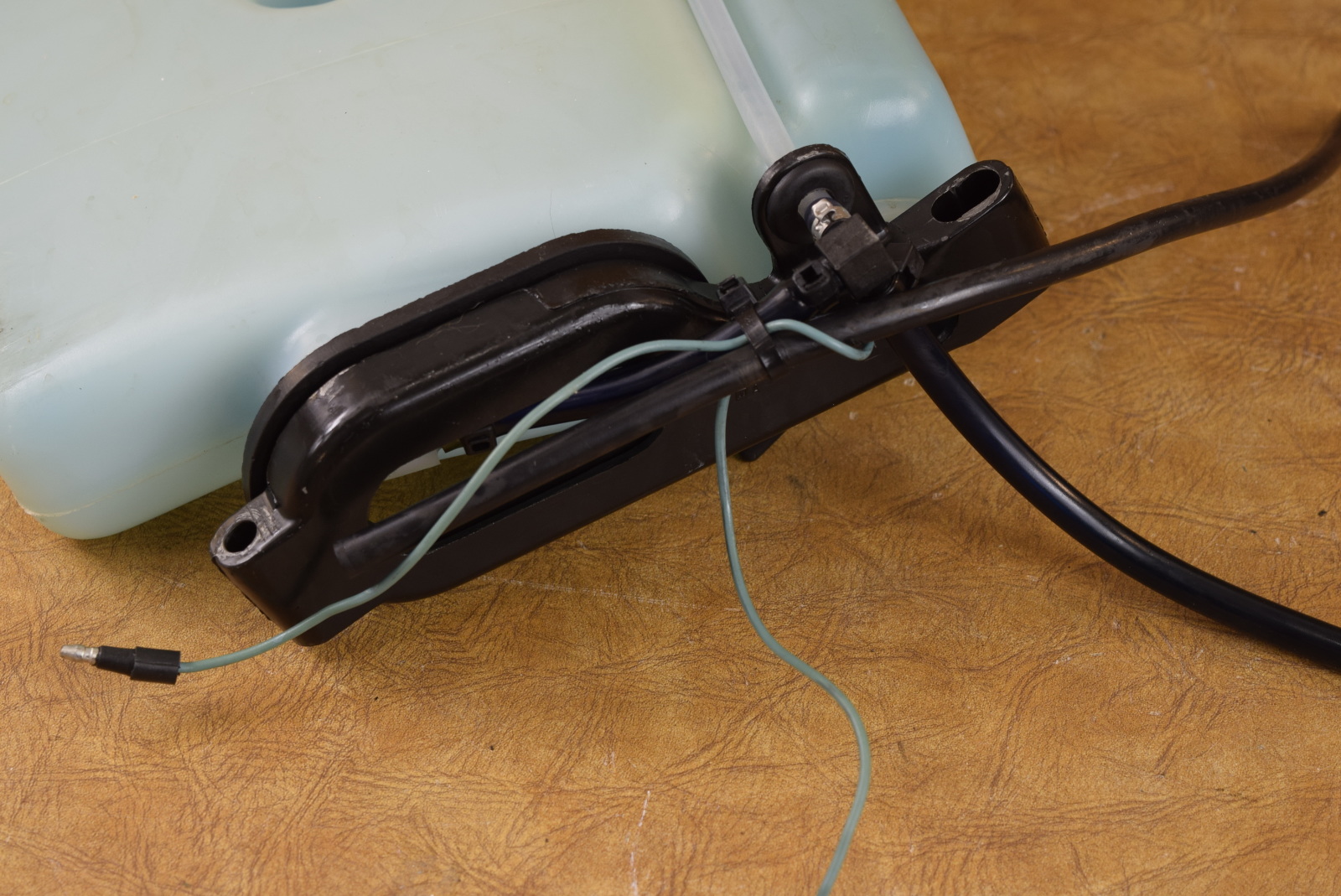 Mercury & Mariner Oil Tank 8628A5 8628A7 19881993 100 115 HP