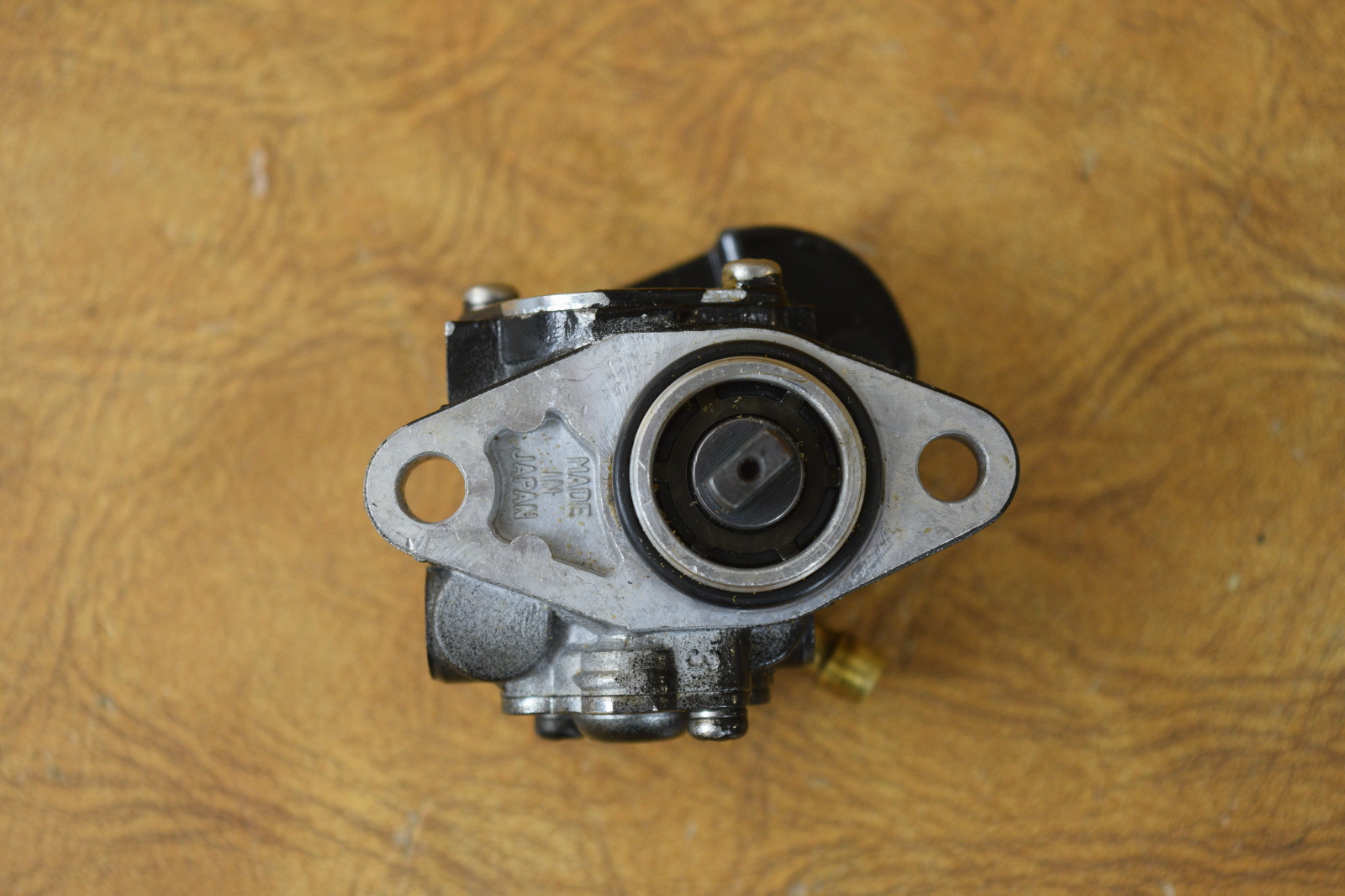 818902A2 Mercury & Mariner Oil Injection Pump Assembly 19942006 30 40 50 HP