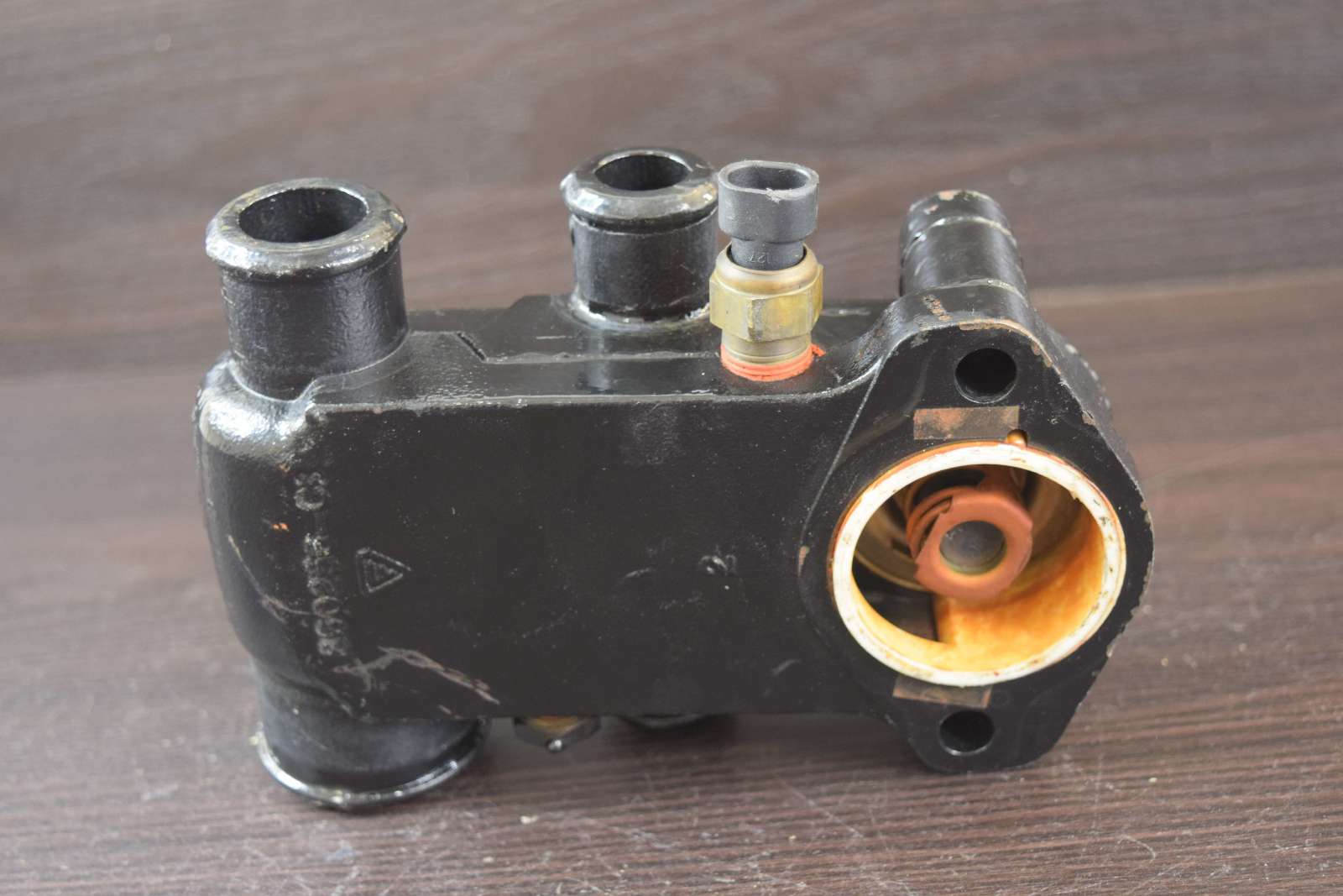 198797 MerCruiser Thermostat Housing 860256A1 200 230 260 262 350 4.3