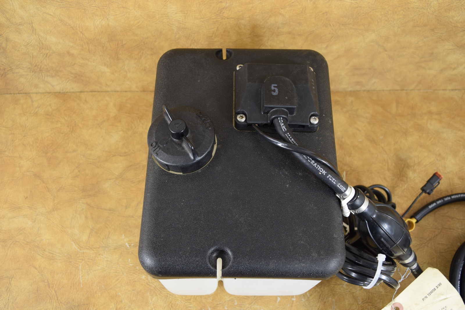 New Johnson Evinrude OMC VRO Etec 3 Gallon Oil Injection Resevoir Tank