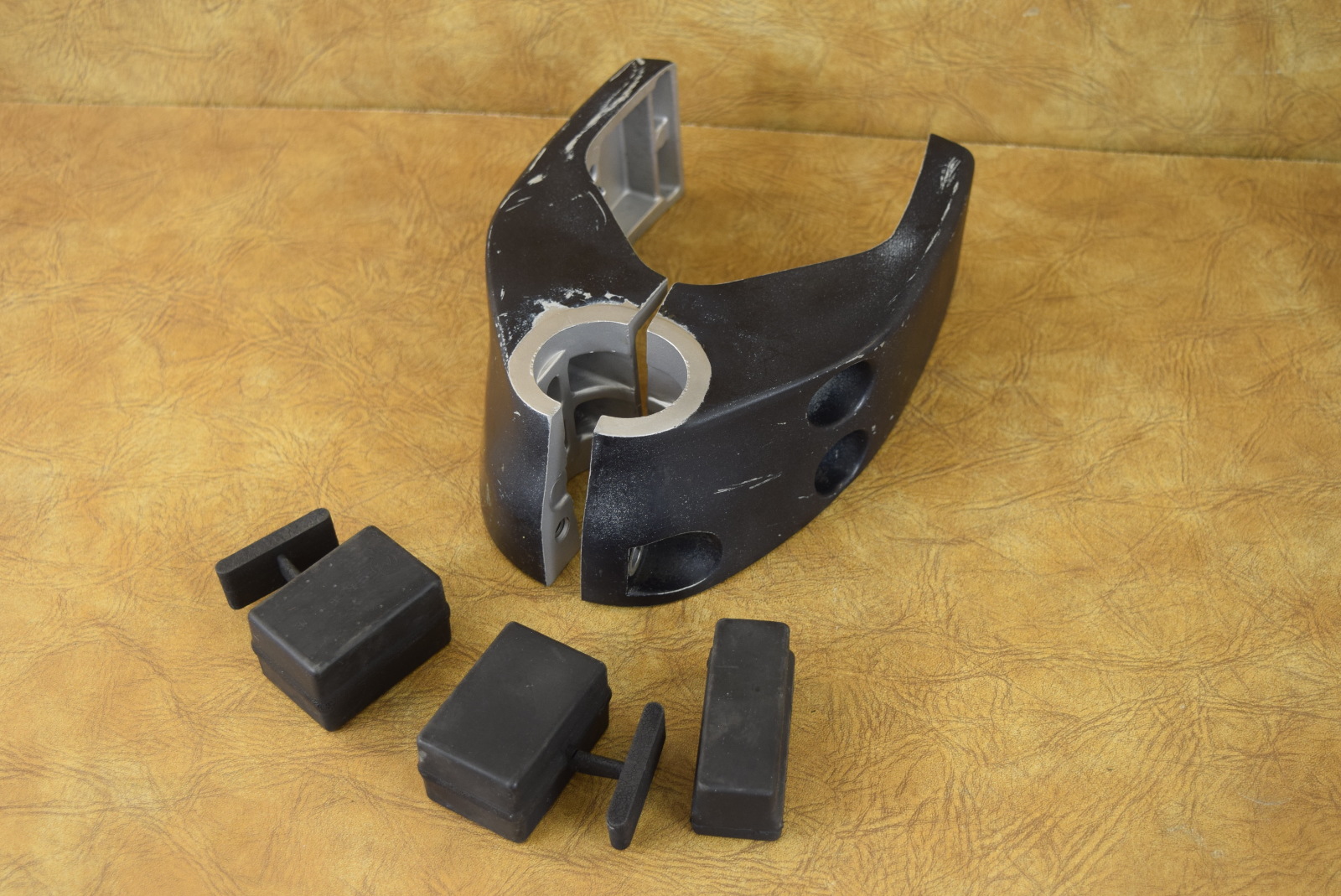 Johnson Evinrude Lower Mount Set & Mounts 332419 332421 333764 198905 2550 HP Southcentral