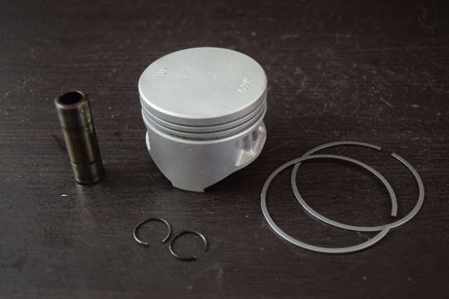 CLEAN! 2006 & Up Yamaha STD Piston 69W-11631-01-97 25 30 40 50 60 HP