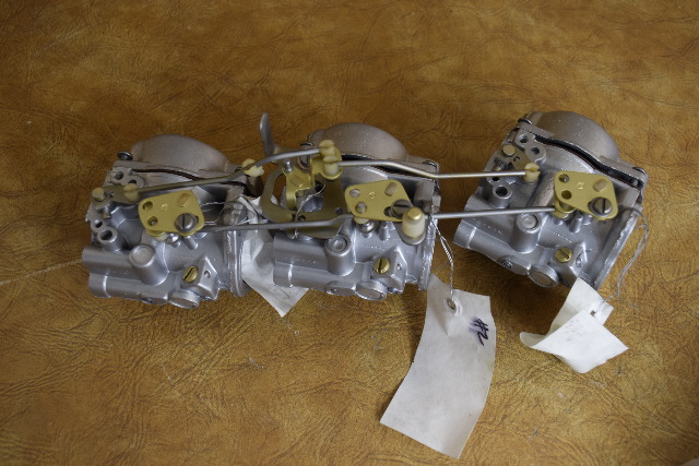 Johnson Evinrude Carburetor Set 392574 392575 1981