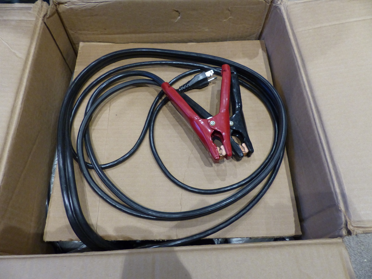 ASSOCIATED EQUIPMENT 6012 6/12 VOLT PROFESSIONAL FAST BATTERY CHARGER