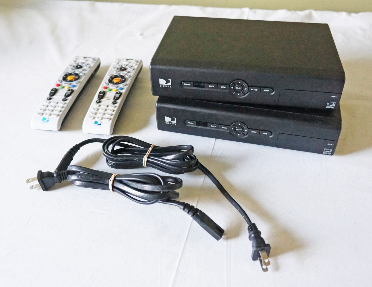 LOT OF 2 * DIRECTV D12 DIGITAL MULTISATELLITE RECEIVERS D12100 W