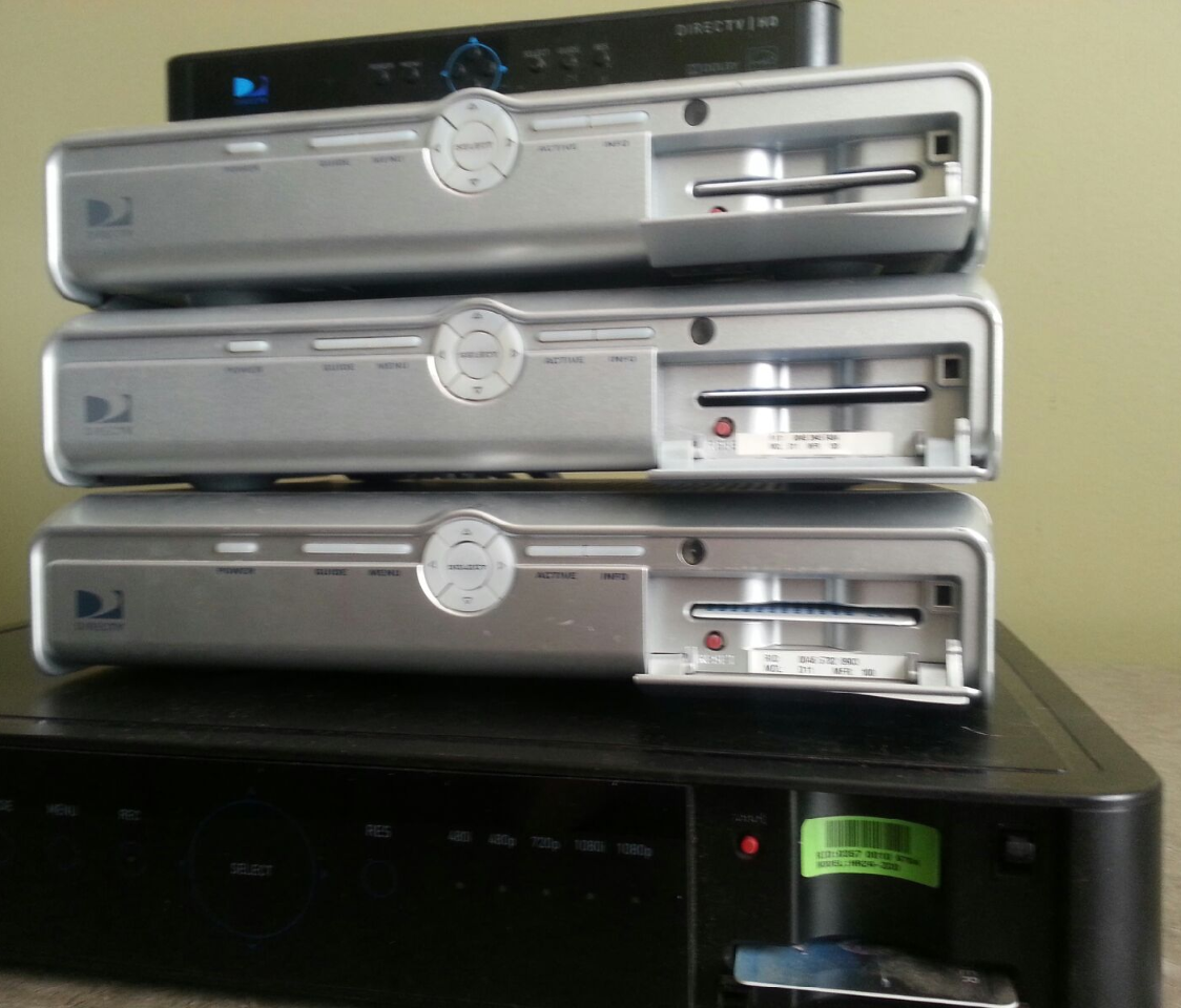 LOT OF 8* DIRECTV SATELLITE RECEIVERS D11 HD H25100 SL3S4NR202