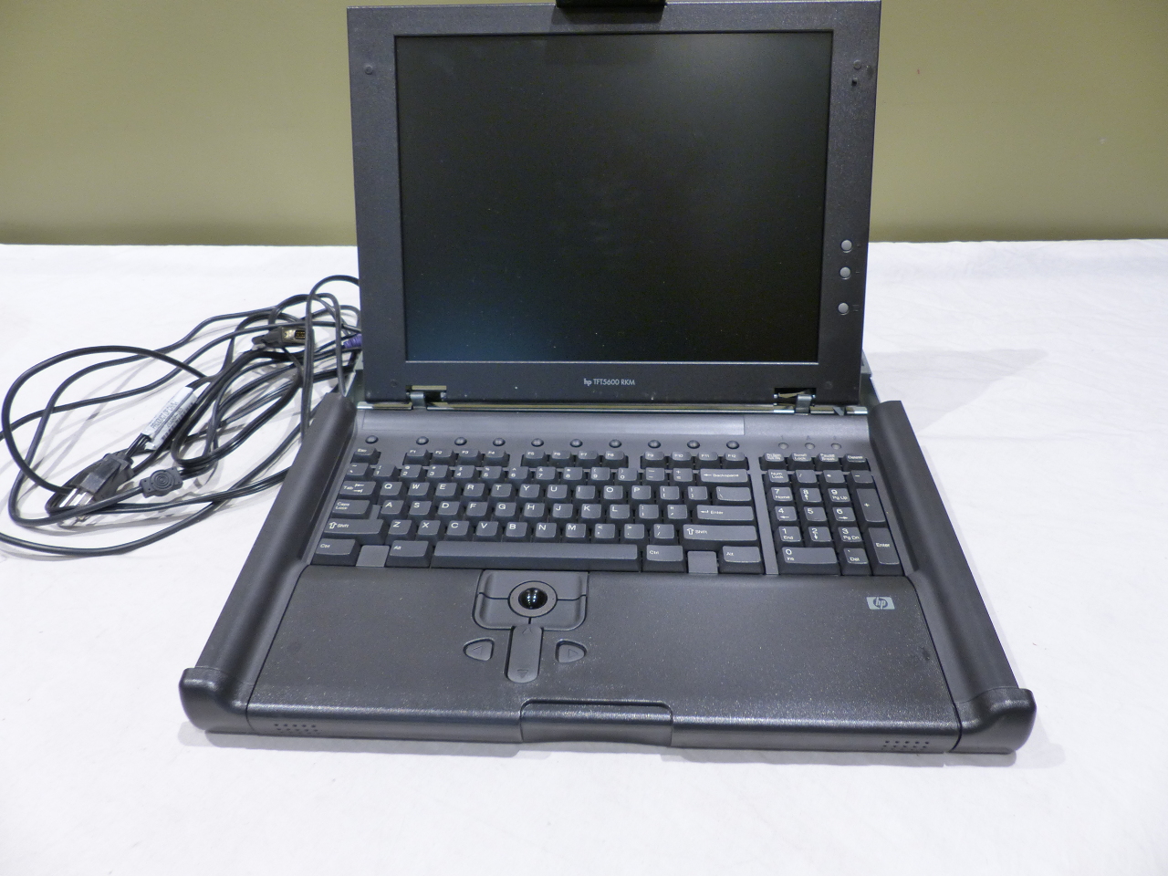 HP TFT5600 RKM RACKMOUNT SERVER CONSOLE / MONITOR / KEYBOARD MDG