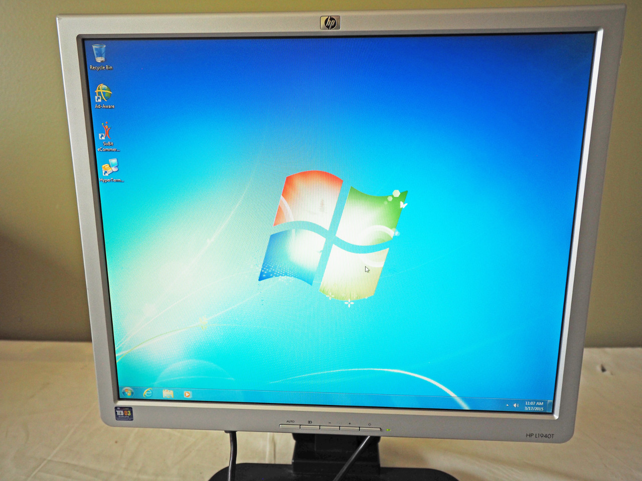 HP L1940T CARBONITE BLACK AND SILVER 19" 5MSLCD MONITOR 300CD/M2 700:1 ...