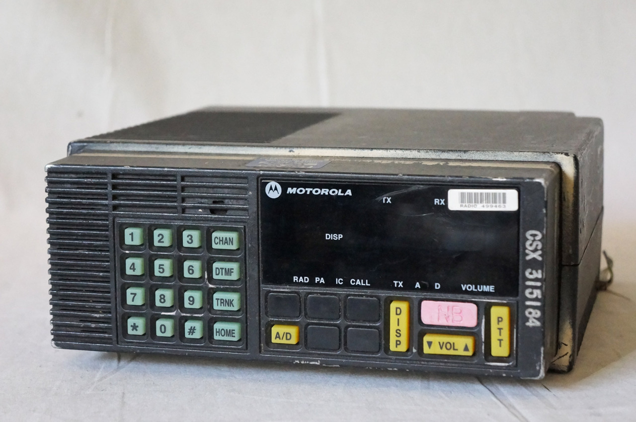 MOTOROLA ASTRO SPECTRA INDUSTRIAL RAILROAD MOBILE RADIO UNIT 499463