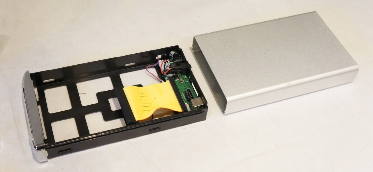 I/O MAGIC I35USBEN USB UNIVERSAL SERIAL BUS 3.5" EXTERNAL HARD DRIVE ENCLOSURE MDG Sales, LLC