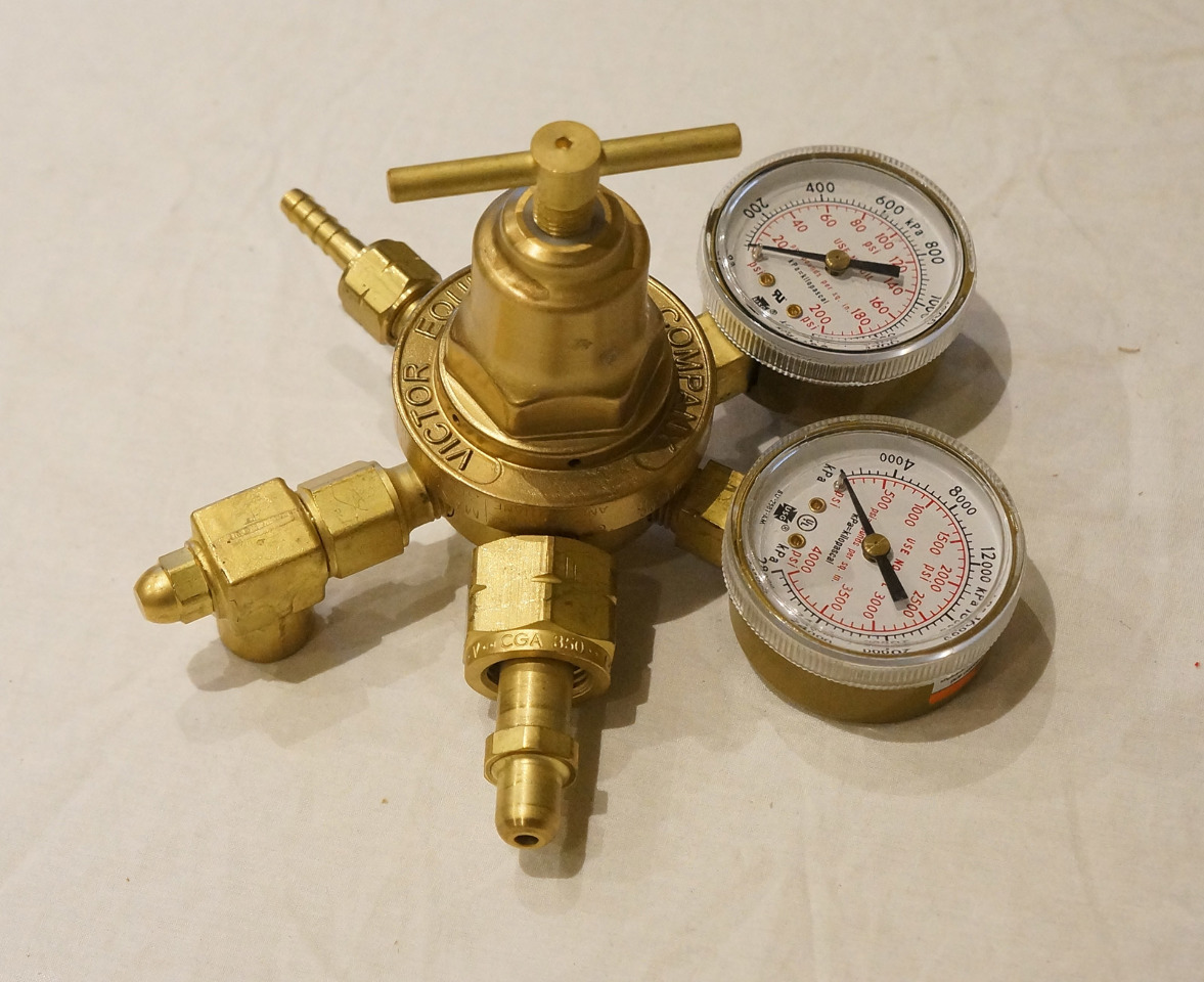 VICTOR SR 252 D COMPRESSED GAS REGULATOR MAX INLET 3000 PSIG 0610 200