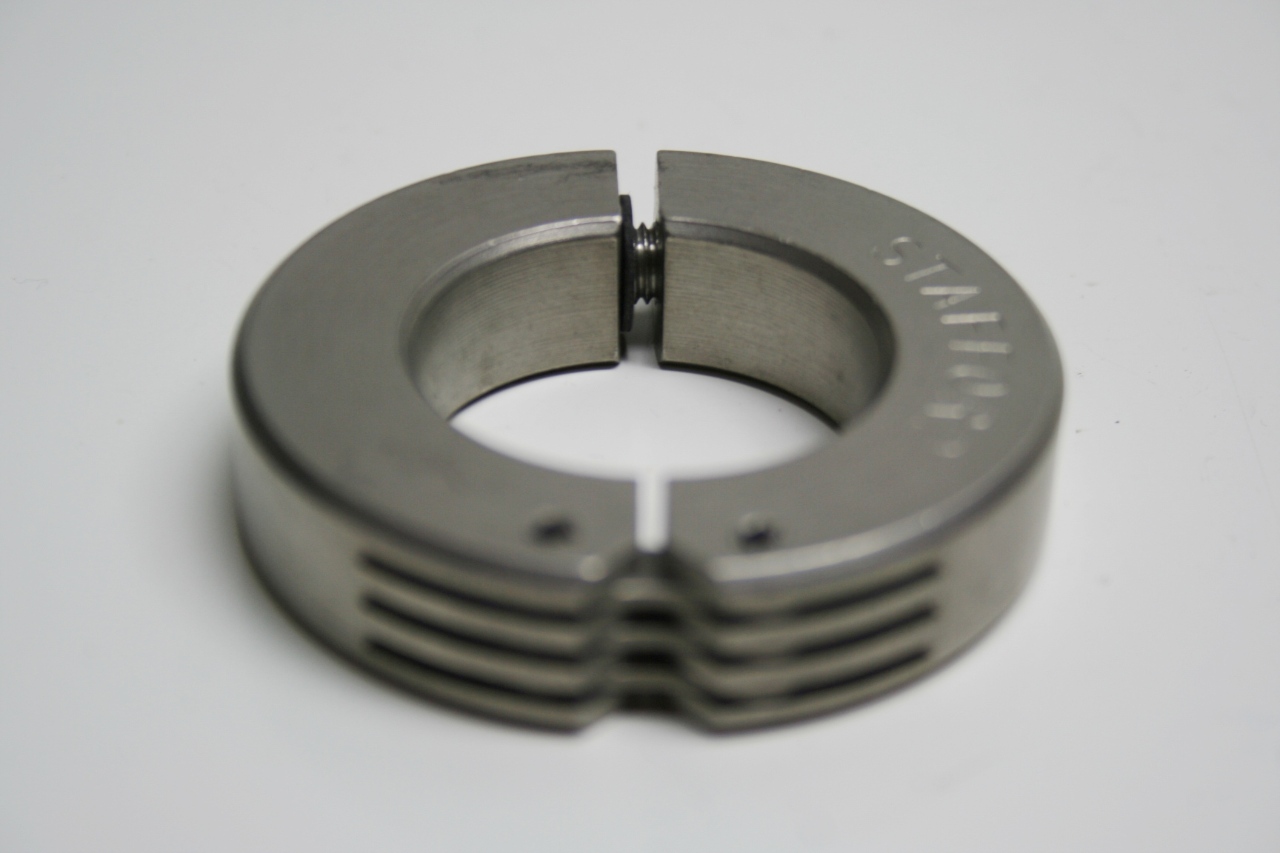 * STAFFORD HINGE CLAMPTYPE COLLAR BORE 11/4, I.D. 1.25, O.D. 2.250