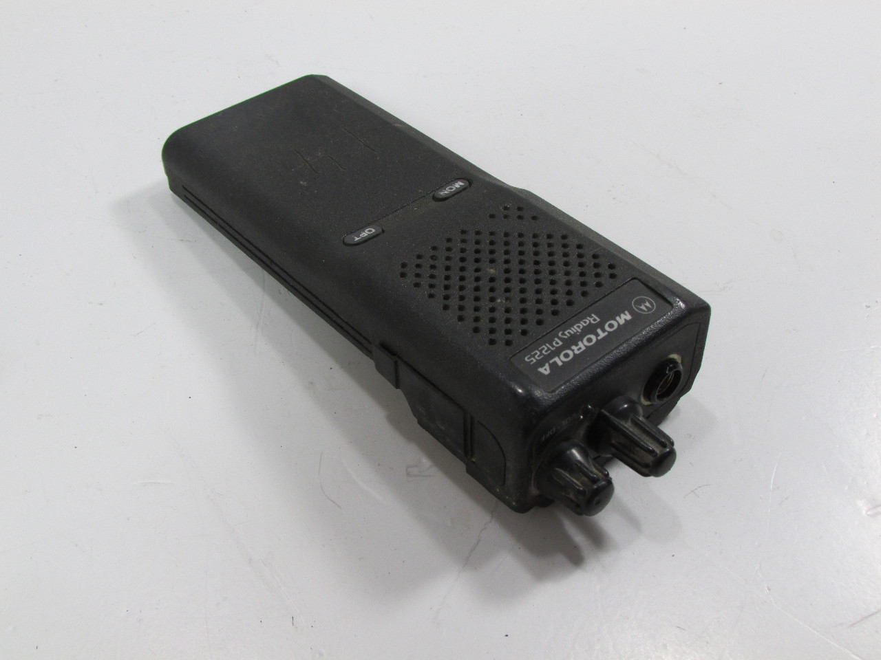 MOTOROLA RADIUS P1225 2 WAY RADIO P93ZRC90A2AA 7.5VDC Premier
