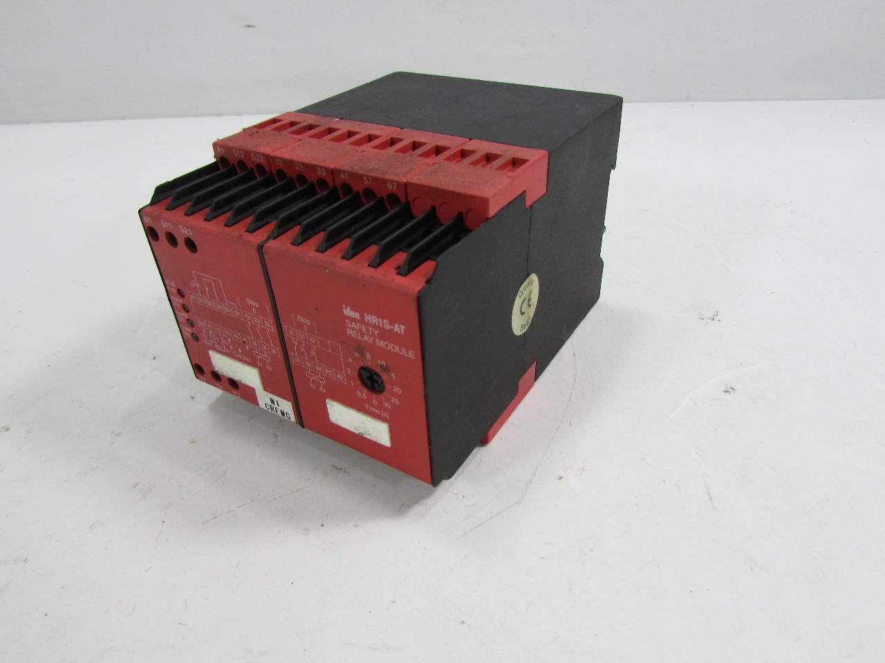 IDEC SAFETY RELAY MODULE HR1SAT5110 24V Premier Equipment Solutions
