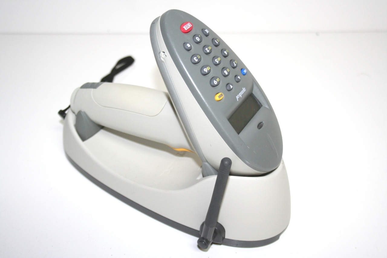 * SYMBOL PHASER P370/P470 GRAY BARCODE SCANNER, PL470 CHARGING CRADLE